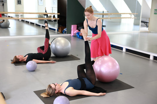 Hold V5: Formiddags-balletbarre og styrke (Onsdag) Alle niveauer
